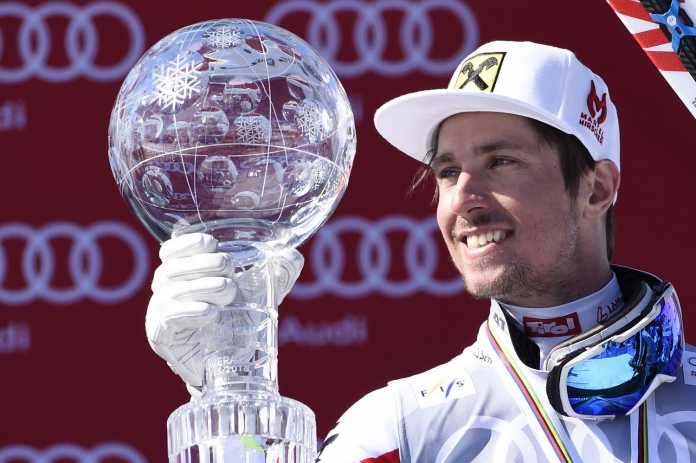 Marcel Hirscher con la sfera di cristallo