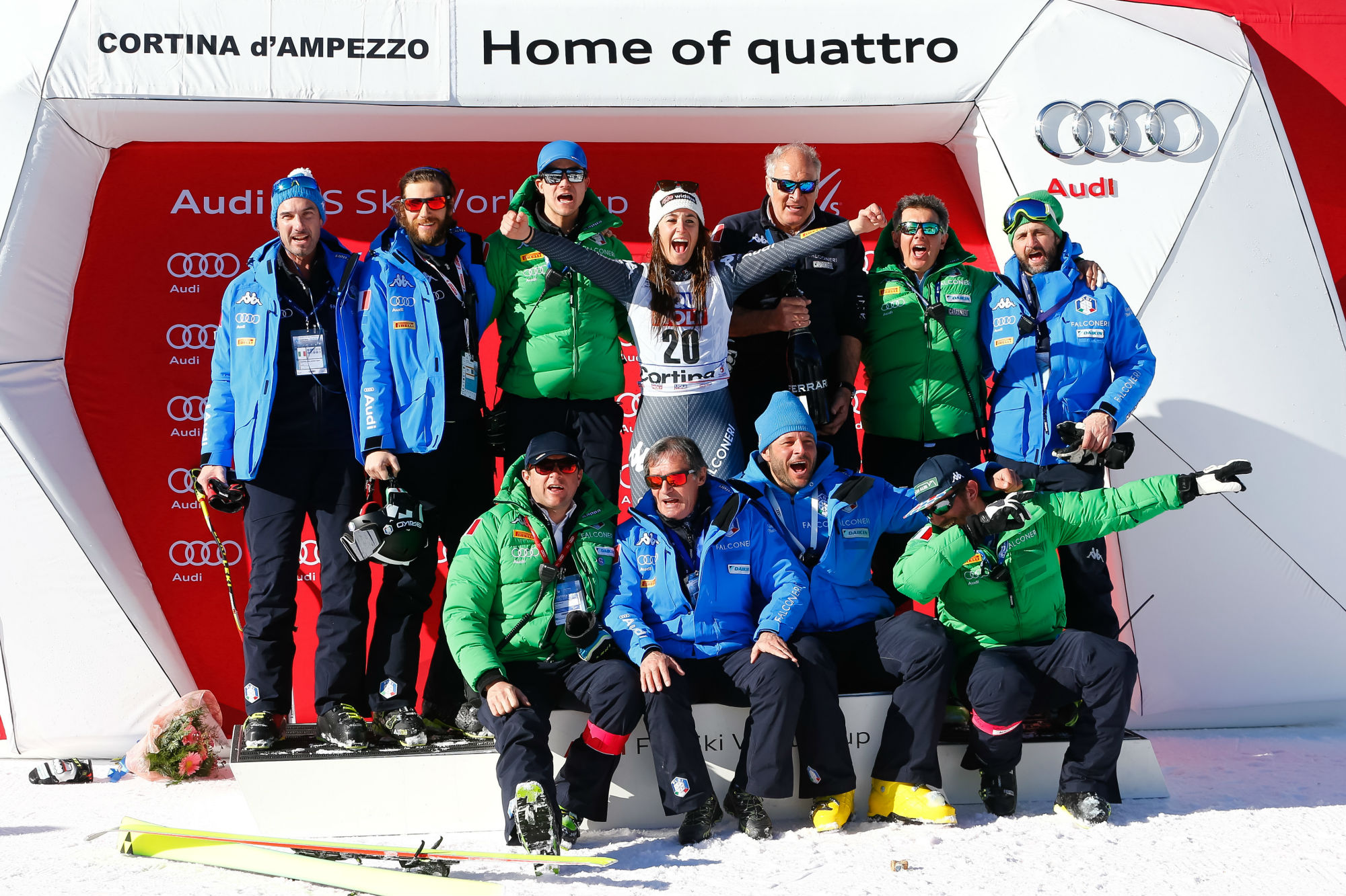 Goggia e staff a Cortina (@Zoom agence)