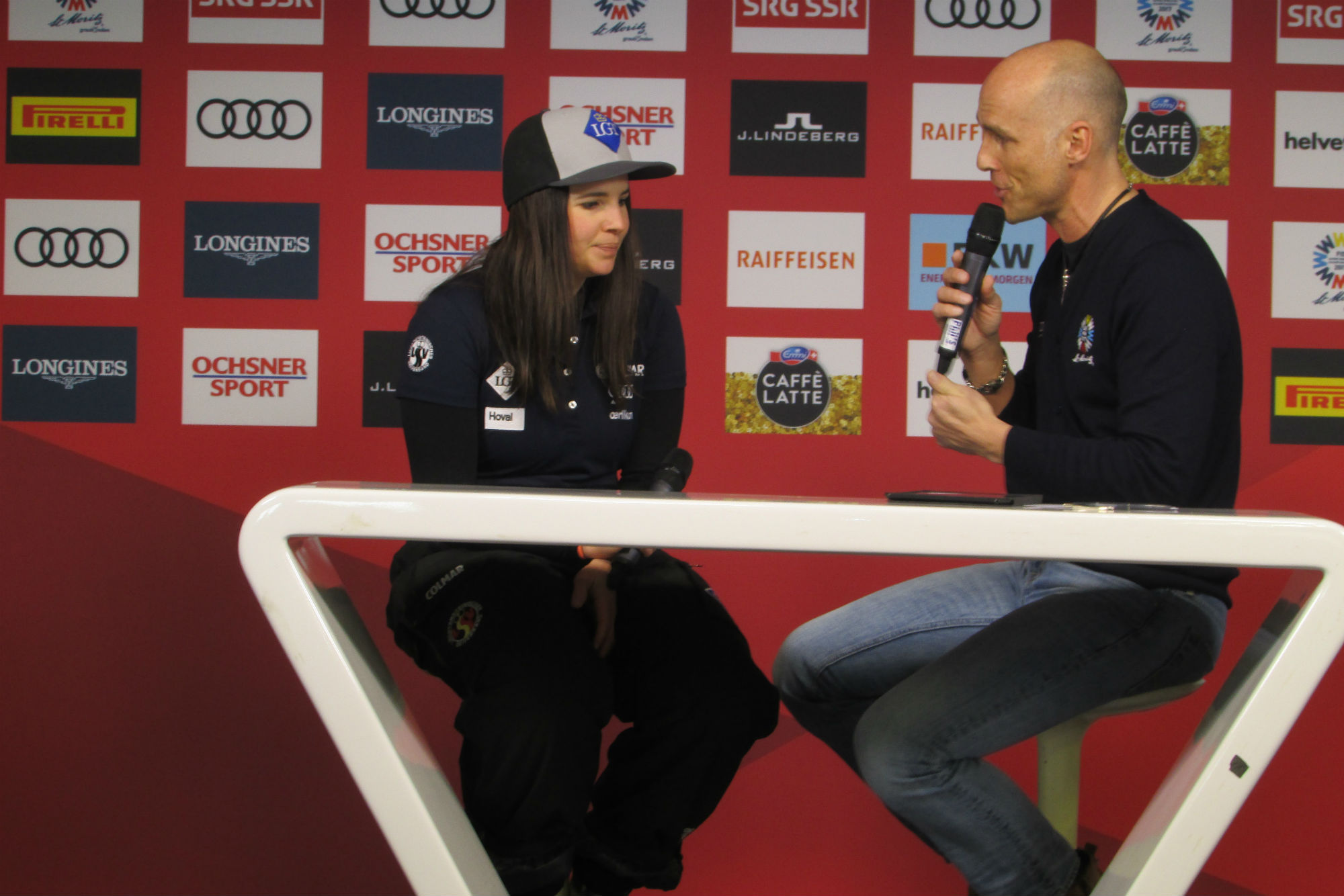 Tina Weirather in conferenza stampa a St Moritz dopo il superG iridato 