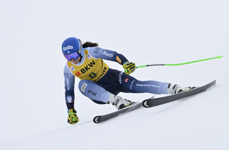 Elena Curtoni costretta a fermarsi dopo la caduta in superG - Race ski ...