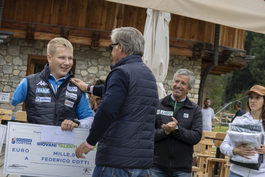 Federico Cotti riceve il premio @ FISI Veneto