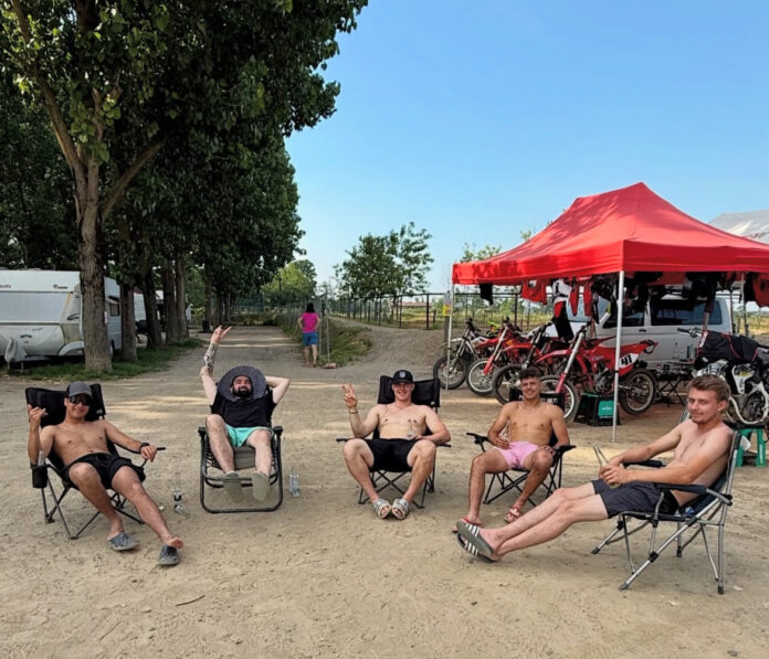 Von Allmen e amici a un evento di motocross (via Franjo Von Allmen su Instagram)