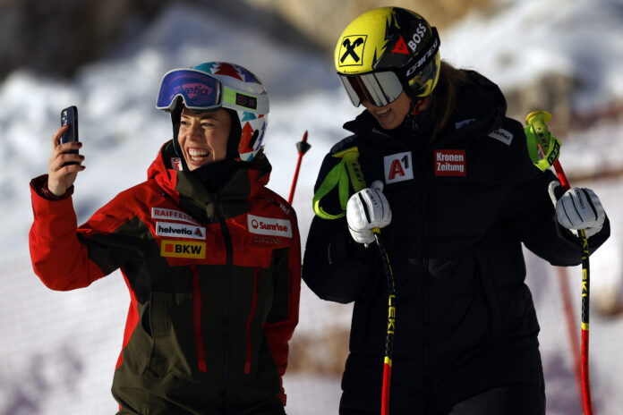 Nina Ortlieb (a destra) con Michelle Gisin a Cortina, nel gennaio 2025 © Agence Zoom