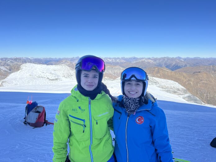 Milevska e Yikici sullo Stelvio col GB