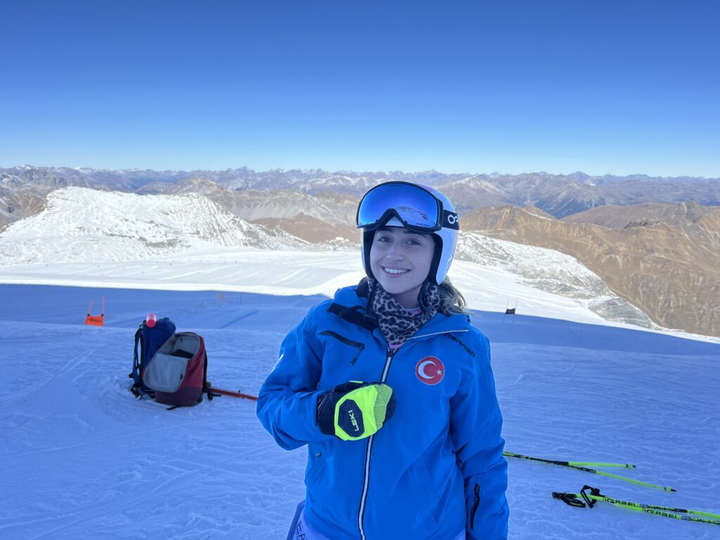 La turca Duru Yikici, in allenamento col GB sullo Stelvio