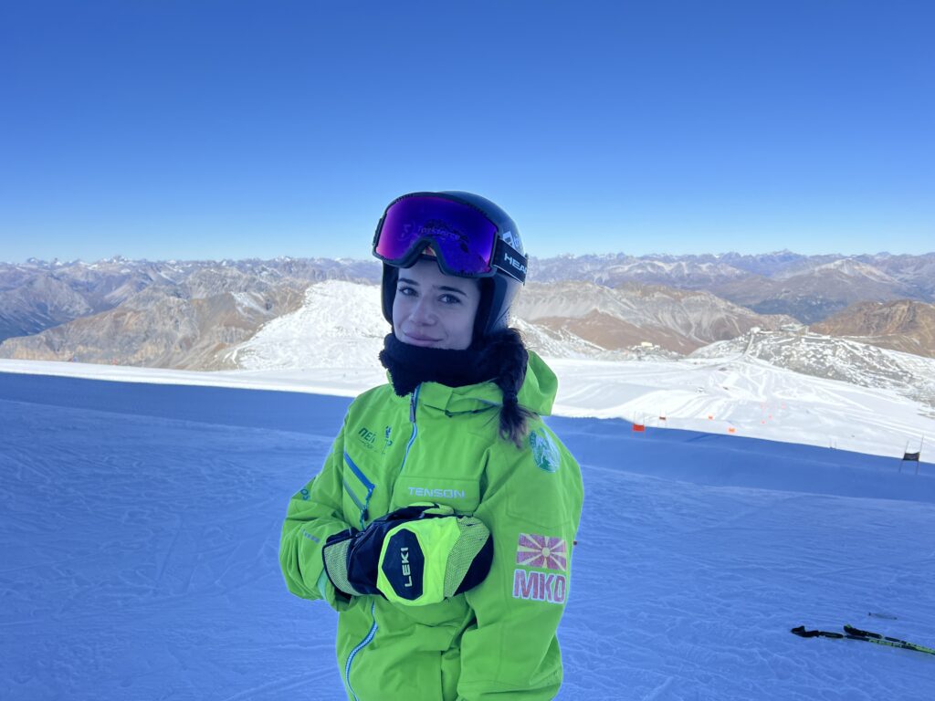 La macedone Eva Milevska, in allenamento col GB sullo Stelvio
