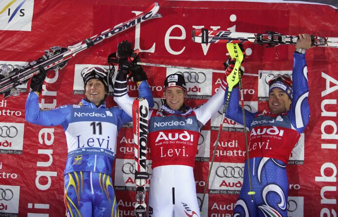 Markus Larsson, Benjamin Raich e Giorgio Rocca sul podio a Levi nel 2006