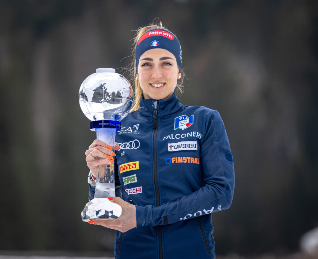 Lisa Vittozzi con la Coppa del Mondo  2023-2024 