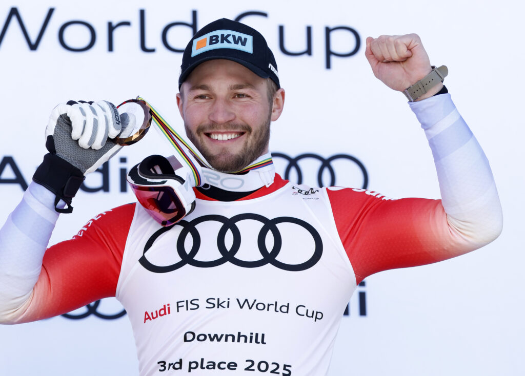 Alexis Monney festeggia il terzo posto in discesa ai Mondiali di Saalbach 2025 @ Agence Zoom