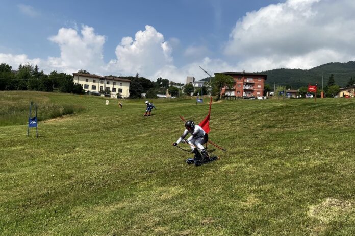 Atleti impegnati in una gara di parallelo a Gaggio Montano (BO)