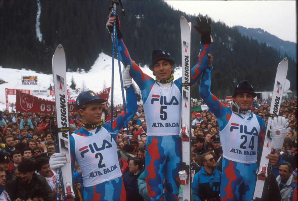 14 dicembre 1986, data storica: tripletta italiana nel gigante in Badia. Da sinistra: Oswald Tötsch, terzo, posizionato in maniera "sbagliata"; Richard Pramotton, primo; Alberto Tomba, secondo.