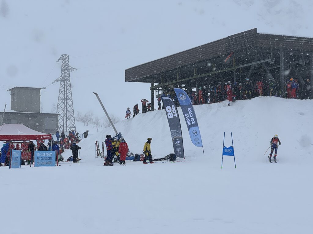 La partenza del gigante Allievi del Top50 a Courmayeur, il 16 dicembre 2025