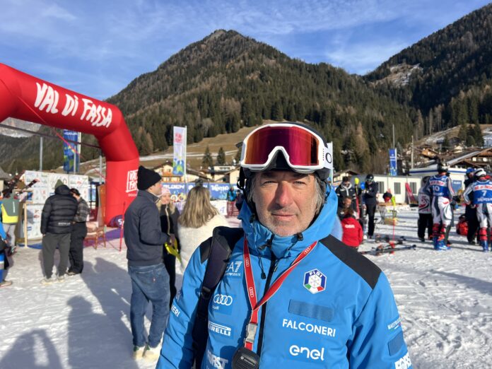 Paolo Deflorian al termine dello slalom di Coppa Europa di Pozza di Fassa del 20 dicembre 2025