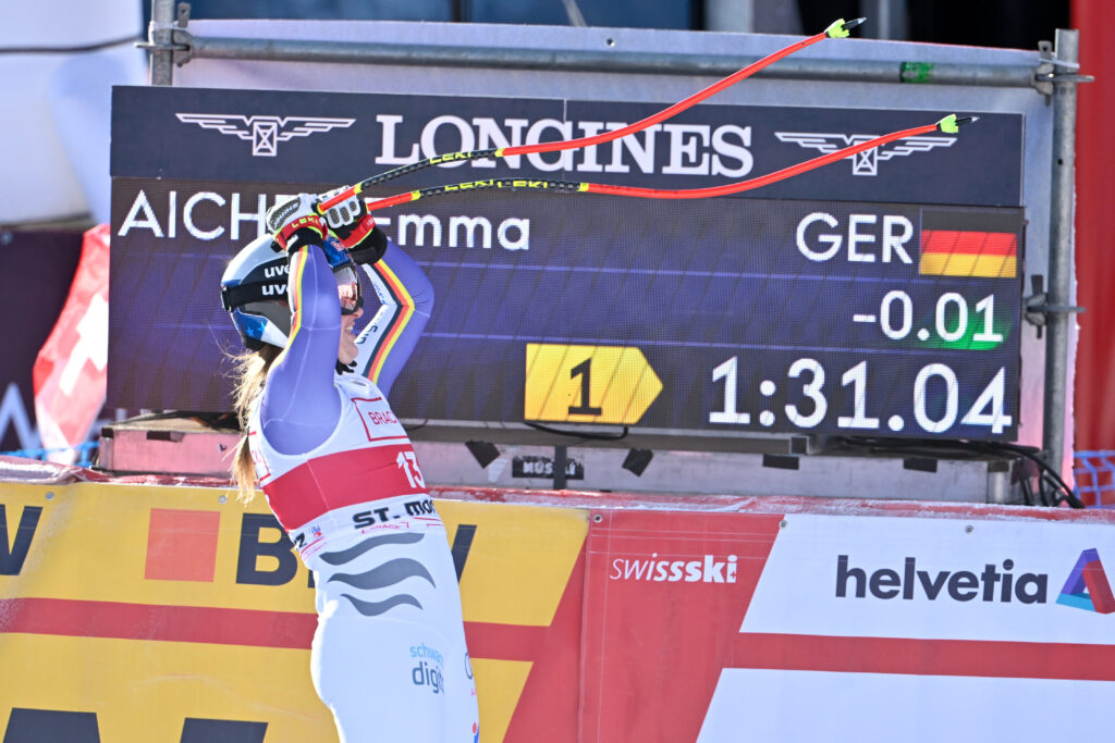 Emma Aicher al traguardo, il 12 dicembre 2025 a St. Moritz @ Agence Zoom