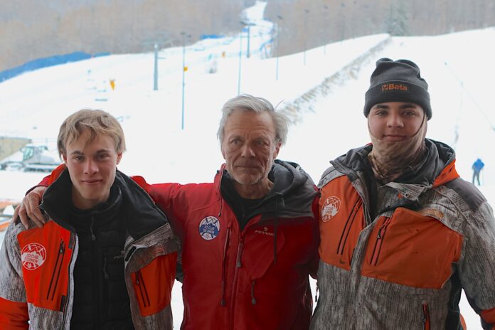 Dario Borsotti con i collaboratori di Colomion