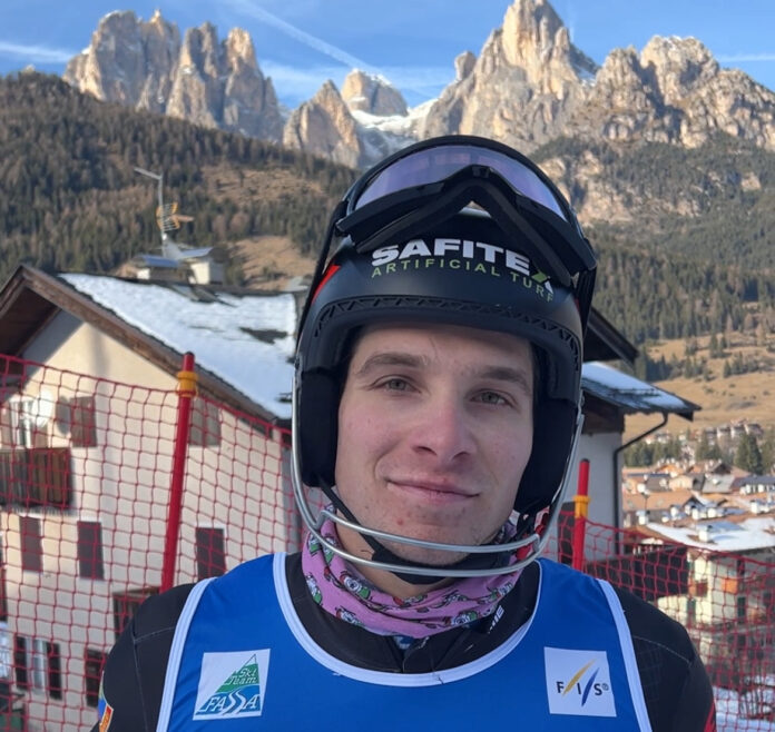Alessandro Pizio dopo lo slalom di Coppa Europa di Pozza di Fassa del 20 dicembre 2025
