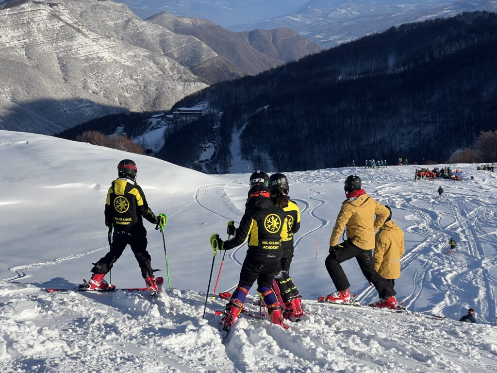 Parte della delegazione della Ski Academy Val di Luce al Corno alle Scale