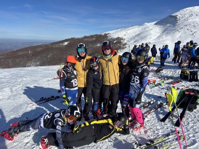 Fabio Guidoreni e Marco Guerri con gli atleti della Ski Academy Val di Luce
