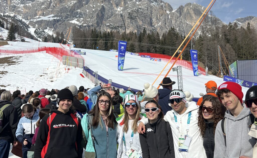 Chiara Mazzel e Nicola Cotti Cottini con alcuni tifosi